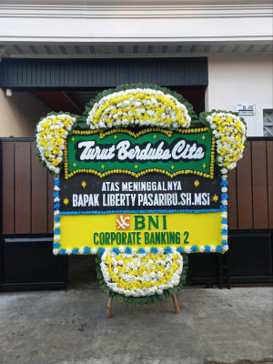 Papan Bunga Duka di Giri