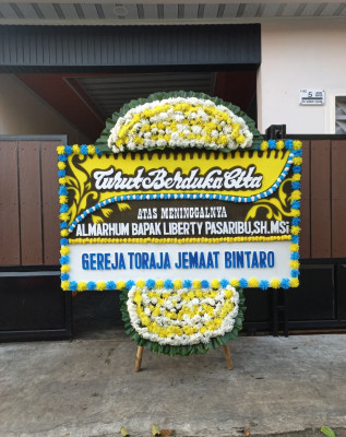 Papan Bunga Duka di Giri