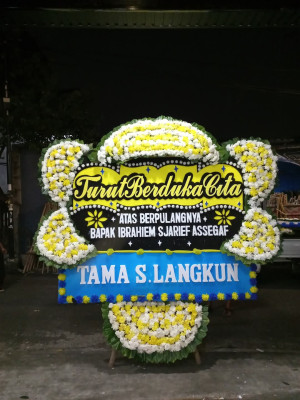 Papan Bunga Duka di Giri